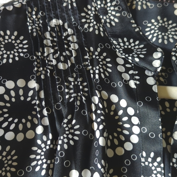 Black & White Buttoned Blouse with Pattern, Ruching & Cute Button Detail - Picture 5 of 9